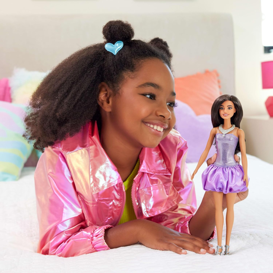 Barbie Fashionistas, bambola fashion con abito viola