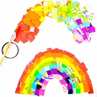 Bambini che creano un collage con carta e colla