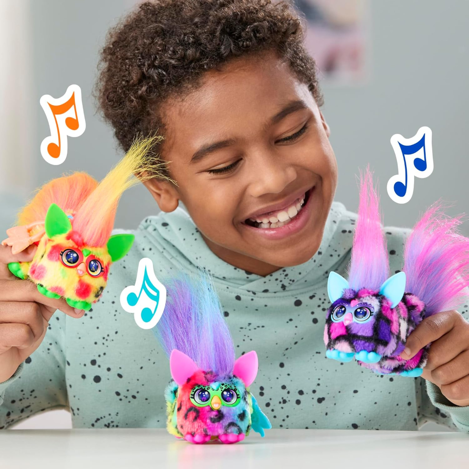 Furby DJ Furblets peluche elettronico Rain-Bow-Kat