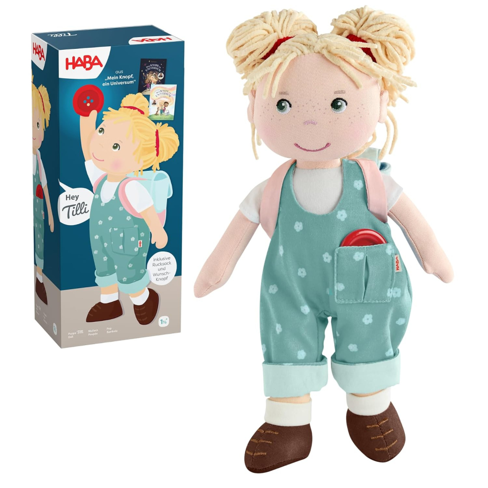 HABA Tilli – Bambola di Stoffa 30 cm con Zaino e Bottone Magico