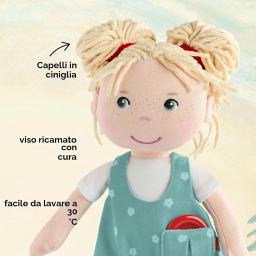 HABA Tilli – Bambola di Stoffa 30 cm con Zaino e Bottone Magico
