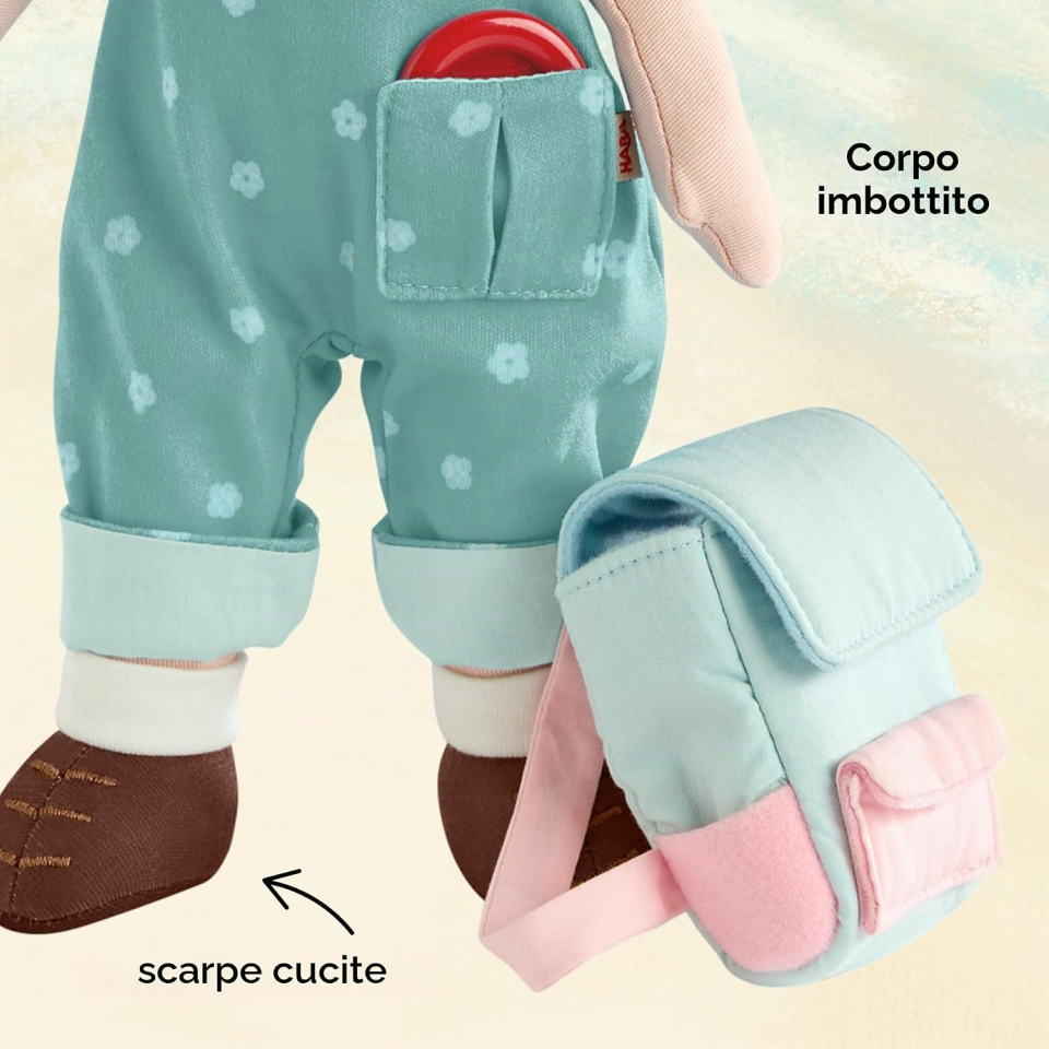 HABA Tilli – Bambola di Stoffa 30 cm con Zaino e Bottone Magico