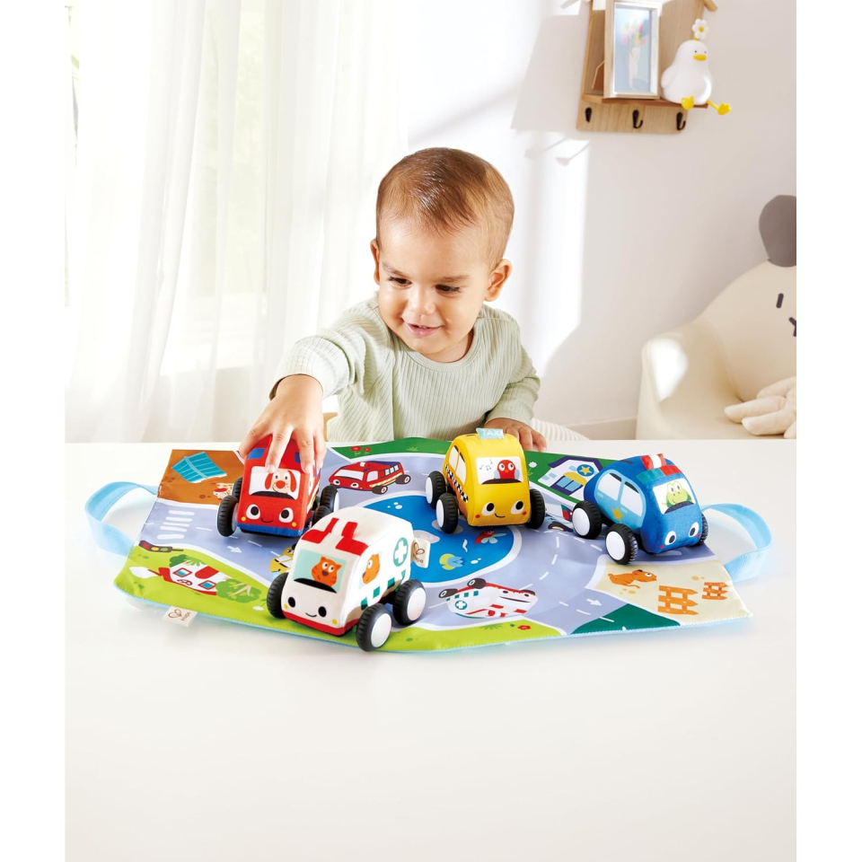 Hape Set Auto di Peluche Pull-Back con Tappetino Gioco