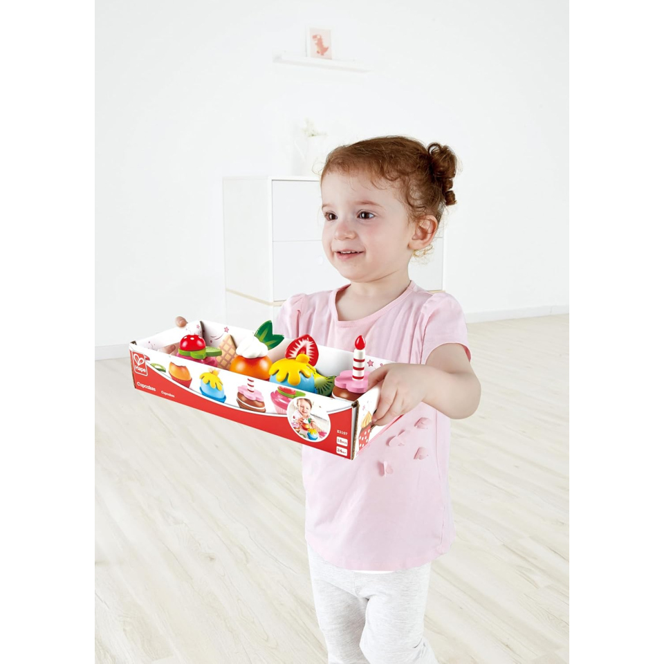 Hape Cupcake – Set Pasticceria in Legno con Topper Decorativi