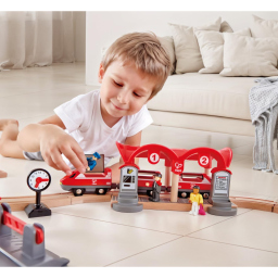 Hape Pista Città Trafficata – Set Trenino in Legno 51 Pezzi