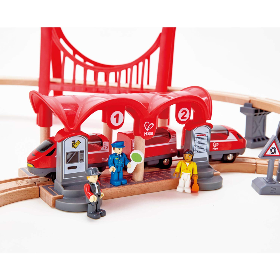 Hape Pista Città Trafficata con Trenini in Legno e Campanella Automatica