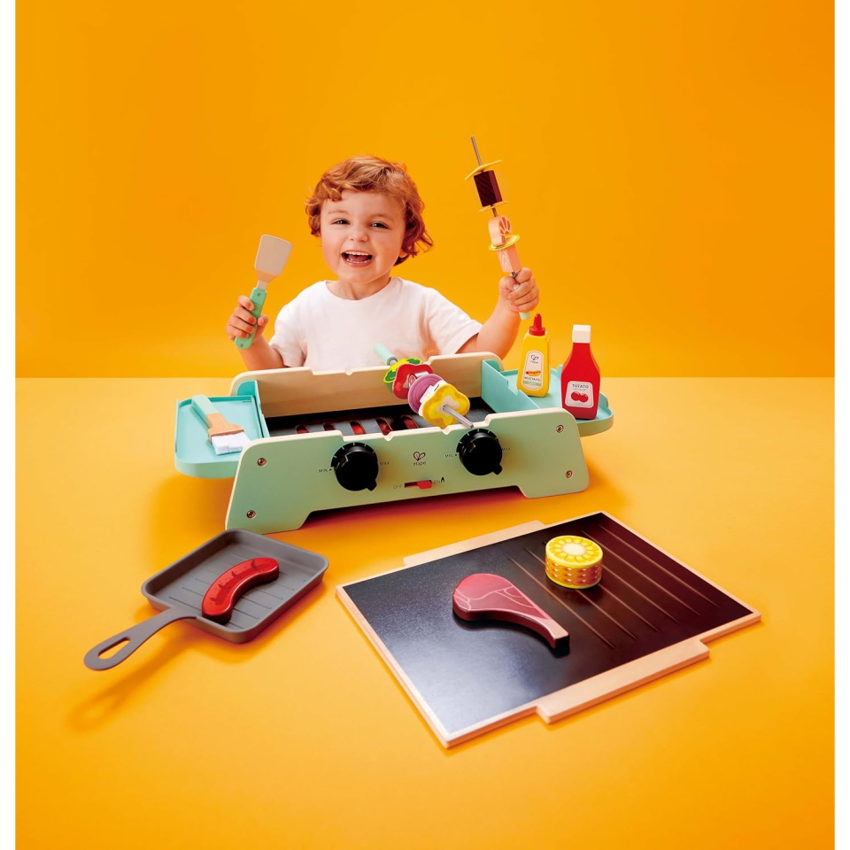 Hape Set Barbecue in Legno – Cucina Giocattolo con Grill e Spiedini