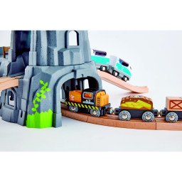 Hape Set Montagna Ferrovia con Luci e Suoni