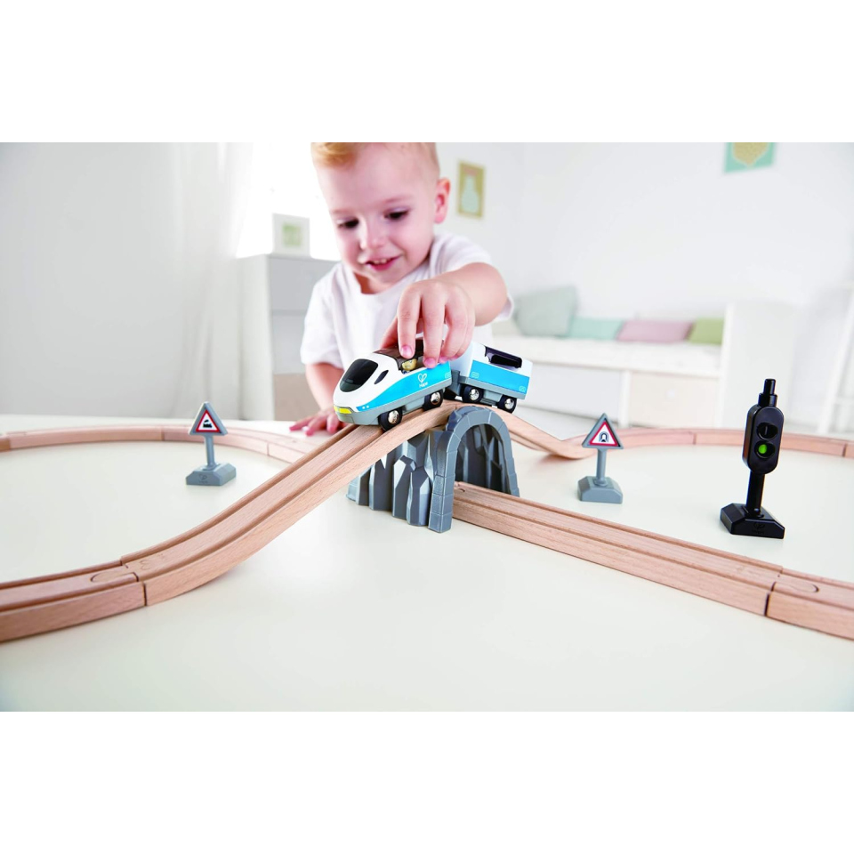 Hape Set Treno Passeggeri con Pista a 8 in Legno