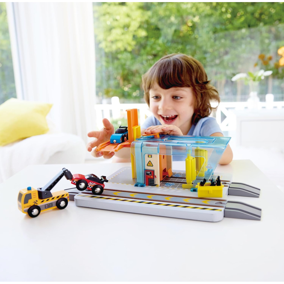 Hape Stazione Autolavaggio e Officina per Bambini