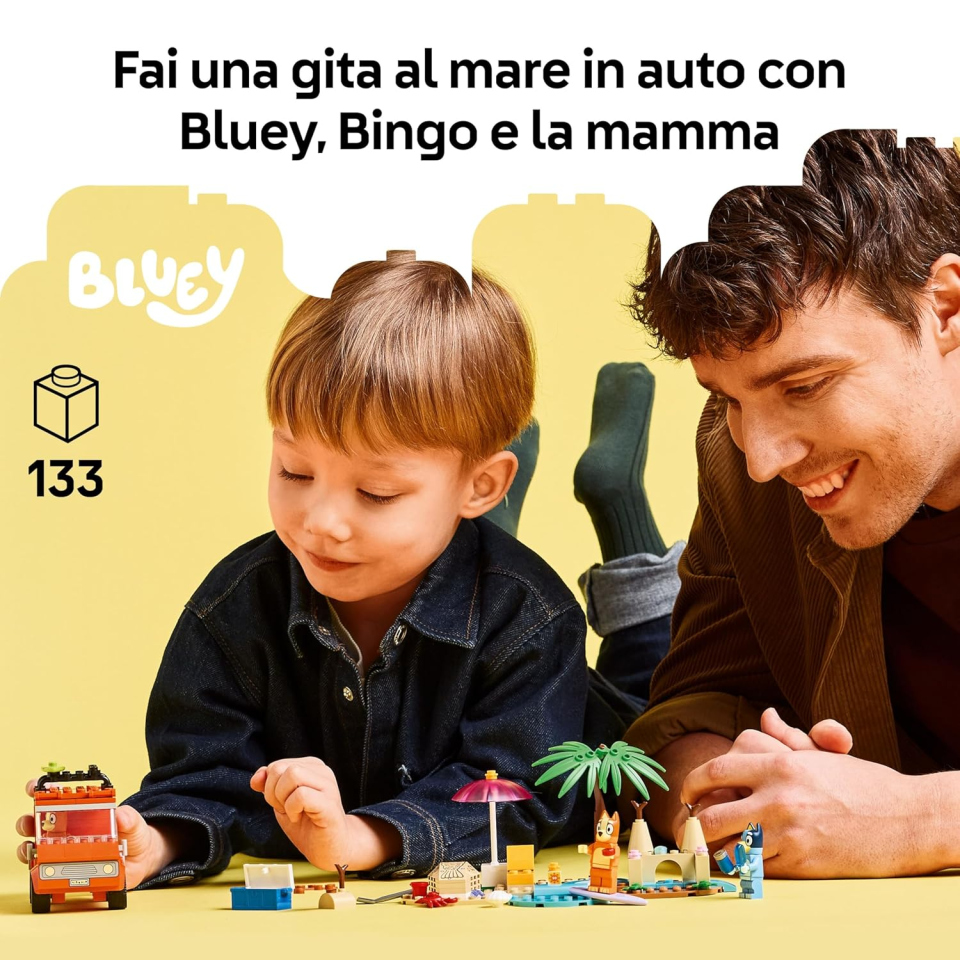 LEGO Bluey Vacanza in Spiaggia con Auto, Surf e 3 Minifigure