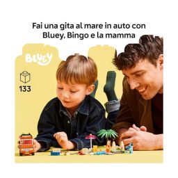 LEGO Bluey Vacanza in Spiaggia con Auto, Surf e 3 Minifigure