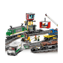 LEGO City Treno Merci Telecomandato con Binari e 6 Minifigure