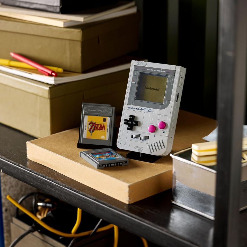 LEGO Game Boy Nintendo – Modello da Esposizione con Cartucce Zelda e Super Mario