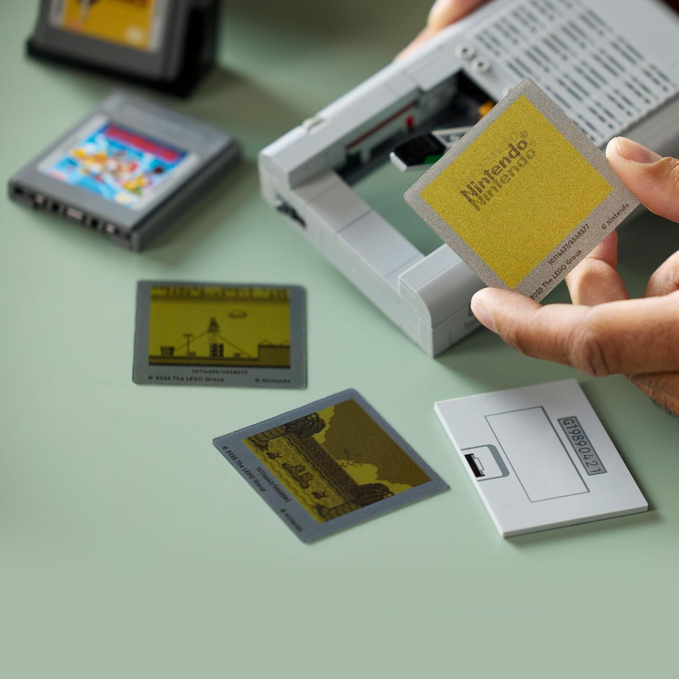 LEGO Game Boy Nintendo – Modello da Esposizione con Cartucce Zelda e Super Mario