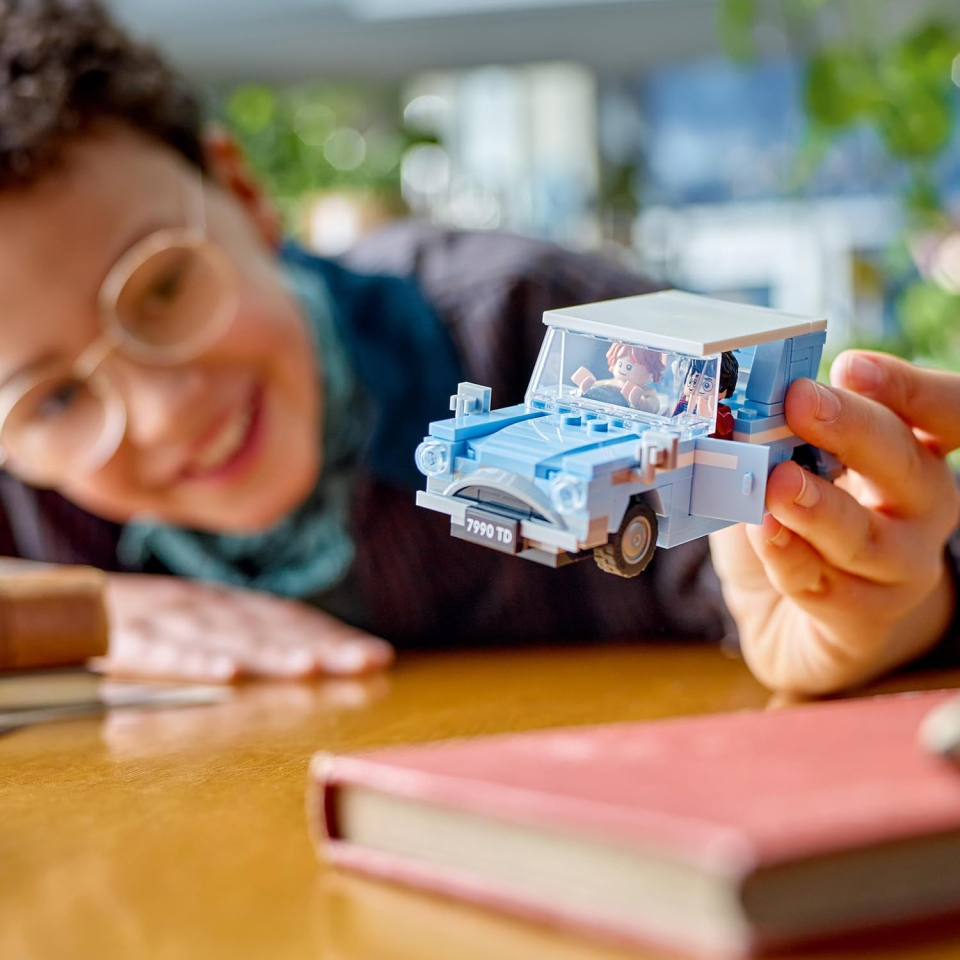 LEGO Harry Potter Ford Anglia Volante dei Weasley
