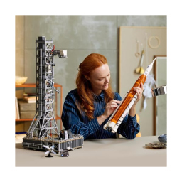 LEGO Icons NASA Artemis – Razzo Spaziale e Torre di Lancio 10341