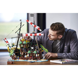 LEGO Ideas Pirati di Barracuda Bay set costruzioni