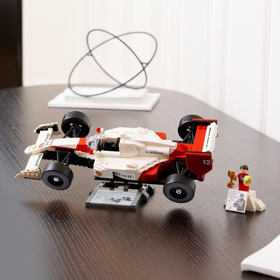LEGO Icons McLaren MP4/4 con Ayrton Senna 10330