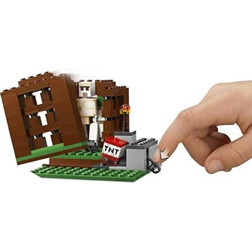 LEGO Minecraft Avamposto del Saccheggiatore 303 pezzi