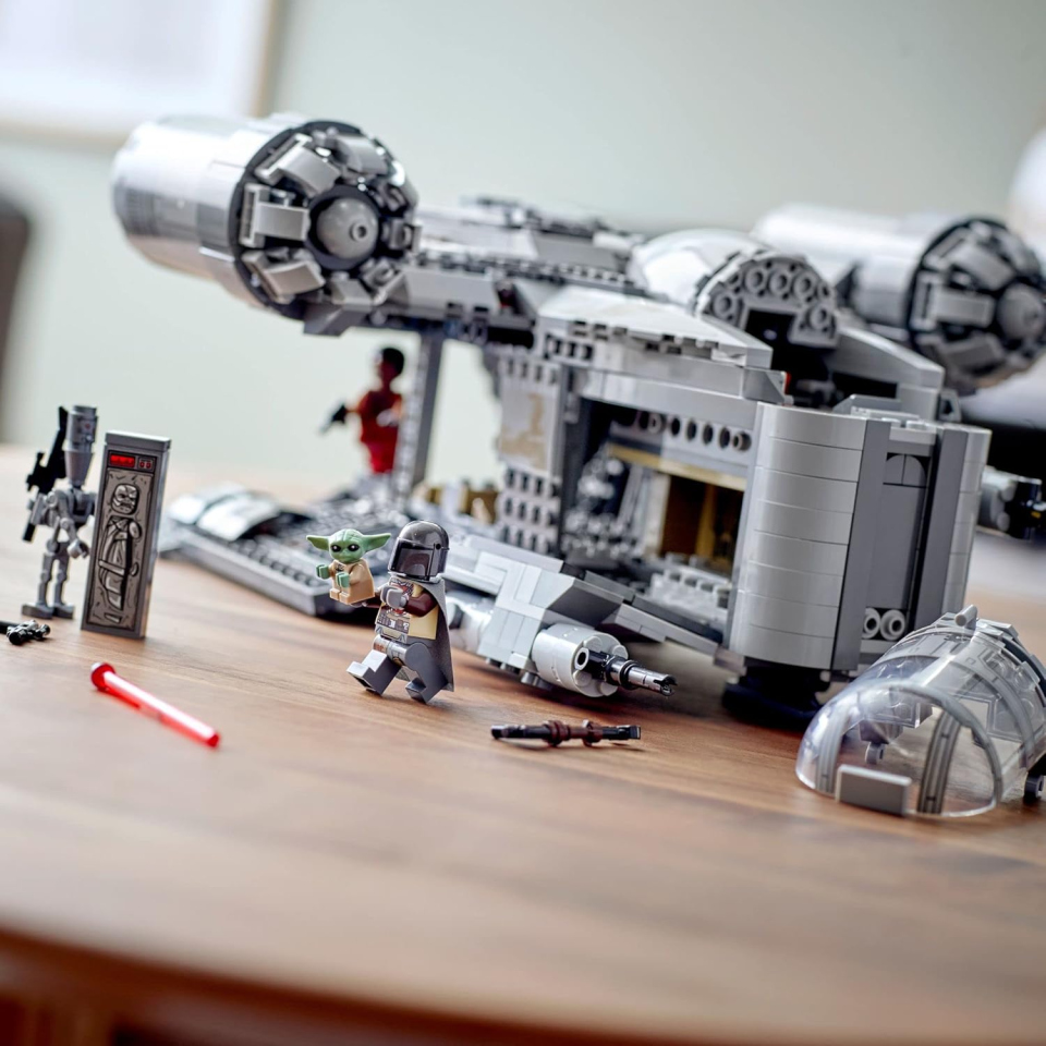 LEGO Star Wars Razor Crest – Nave del Mandaloriano con 5 minifigure
