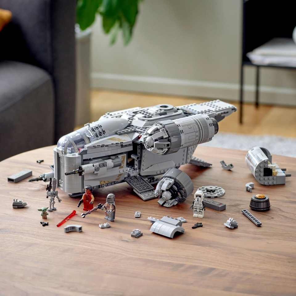 LEGO Star Wars Razor Crest – Nave del Mandaloriano con 5 minifigure