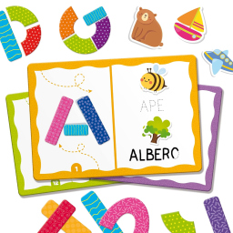 Lisciani Montessori Laboratorio dell'Alfabeto con lettere sagomate
