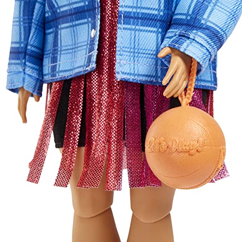 Barbie Extra Bambola Fashion n.13 con abito stile Basket, Shorts e cucciolo