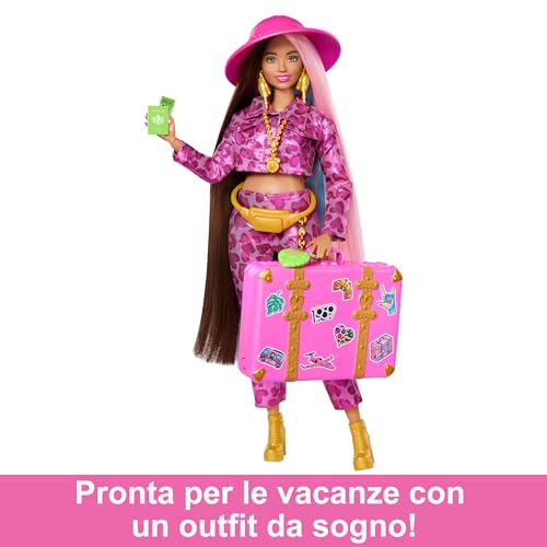 Barbie Extra Fly, Bambola con Look da Safari e Valigia, 15 Accessori Inclusi, HPT48