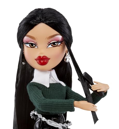 Bratz Jade, Fashion Doll con 10 accessori e poster da 6+ anni