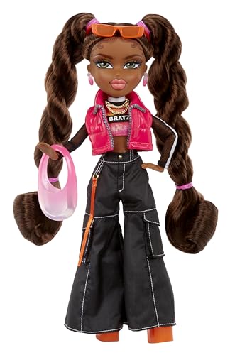 Bratz Sasha, Fashion Doll con 10 accessori e poster, da 6+ anni