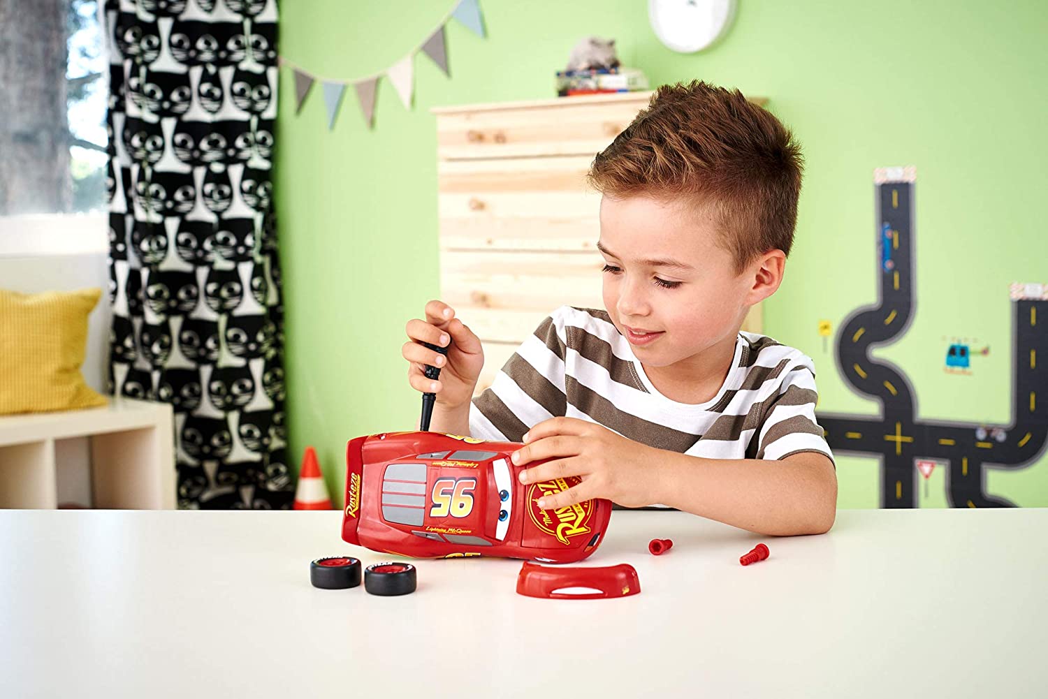 Modellino Cars Saetta McQueen Disney Pixar da assemblare - Revell