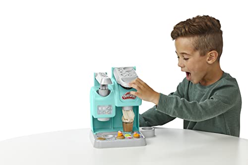 Play-Doh, Kitchen Creations, La Caffetteria Super Colorata, playset con 20 Accessori e 8 vasetti di Pasta modellabile