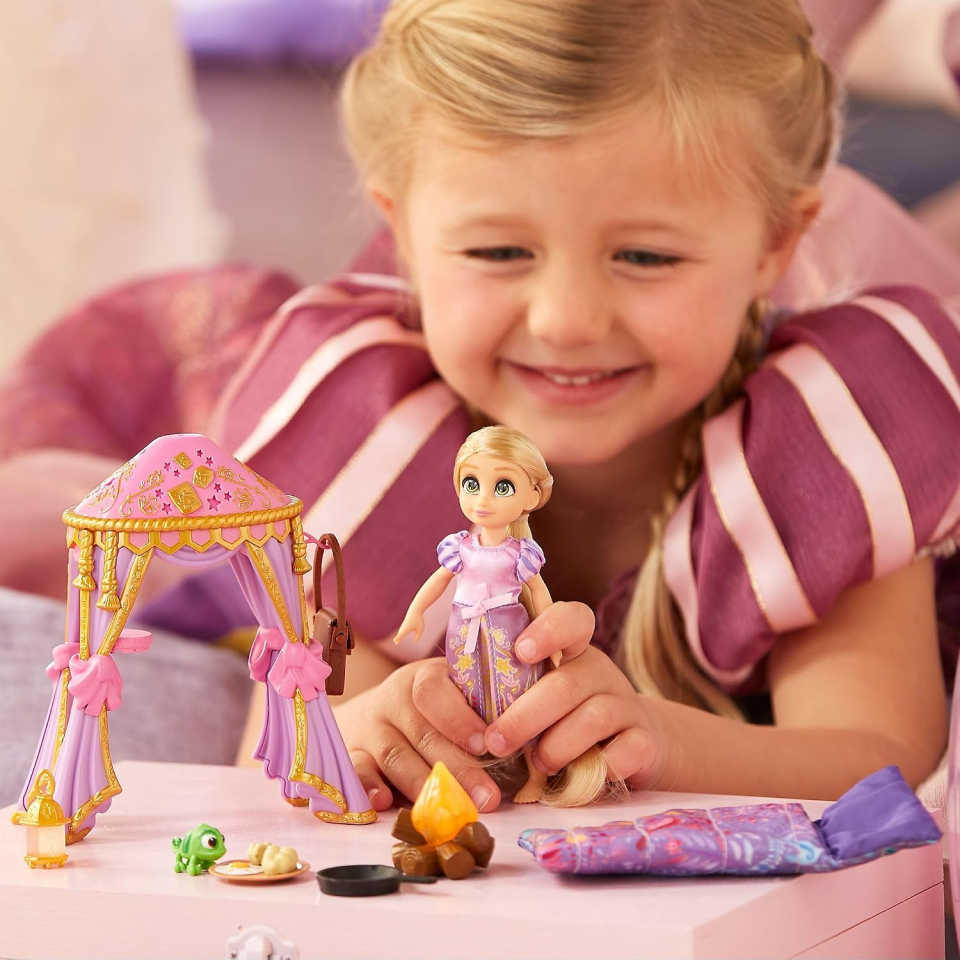 Set mini bambola Rapunzel Disney con Pascal, 10 pezzi