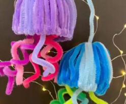 Lavoretto per bambini con scovolini colorati, come creare una simpatica medusa
